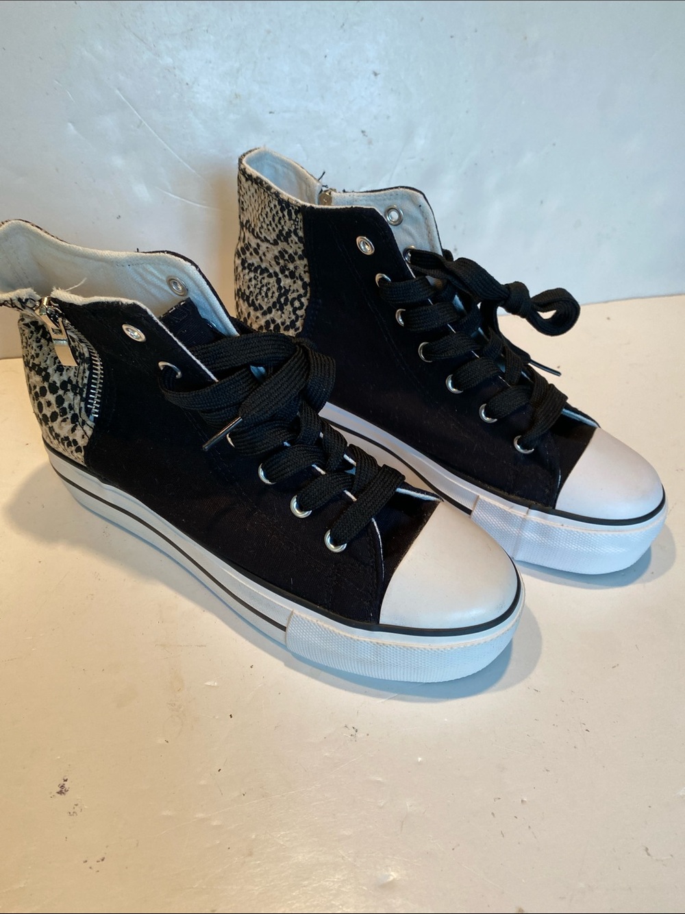 NWOT Olivia Miller High Top Platform Sneakers